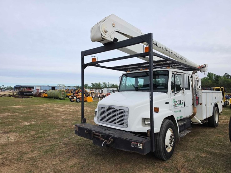2001-freightliner-fl70-image-1