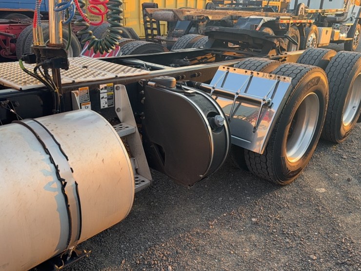 2019-kenworth-t680-image-10