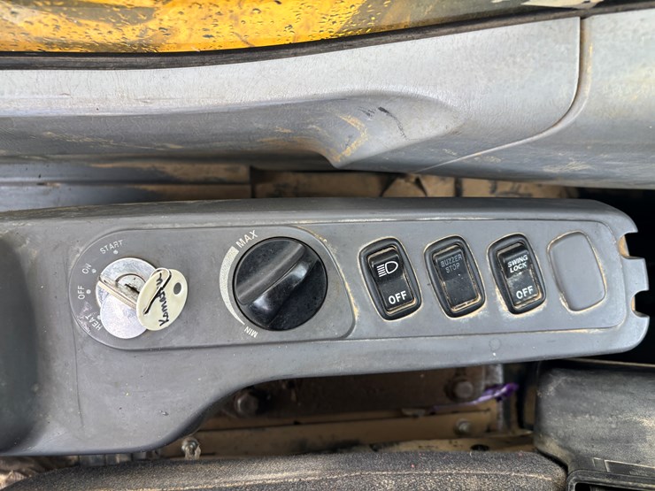 2001-komatsu-pc200-lc-image-58