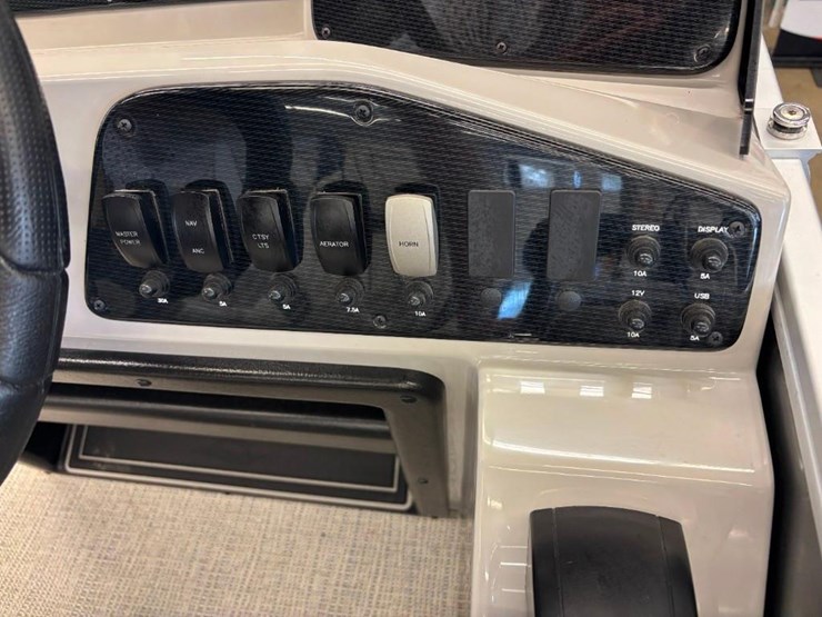 2025-g3-suncatcher-select-18f-pontoon-image-24