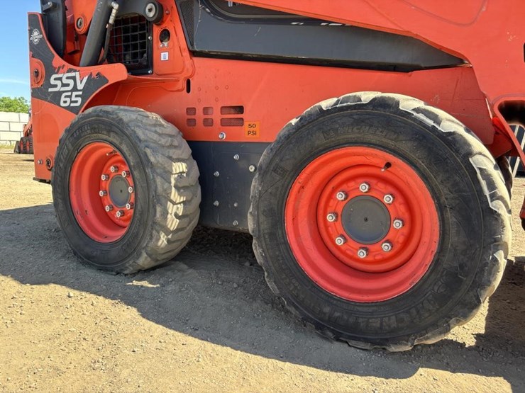 2018-kubota-ssv65-image-18