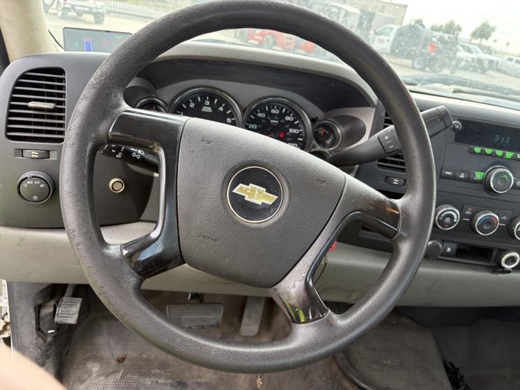 2011-chevrolet-2500-image-11