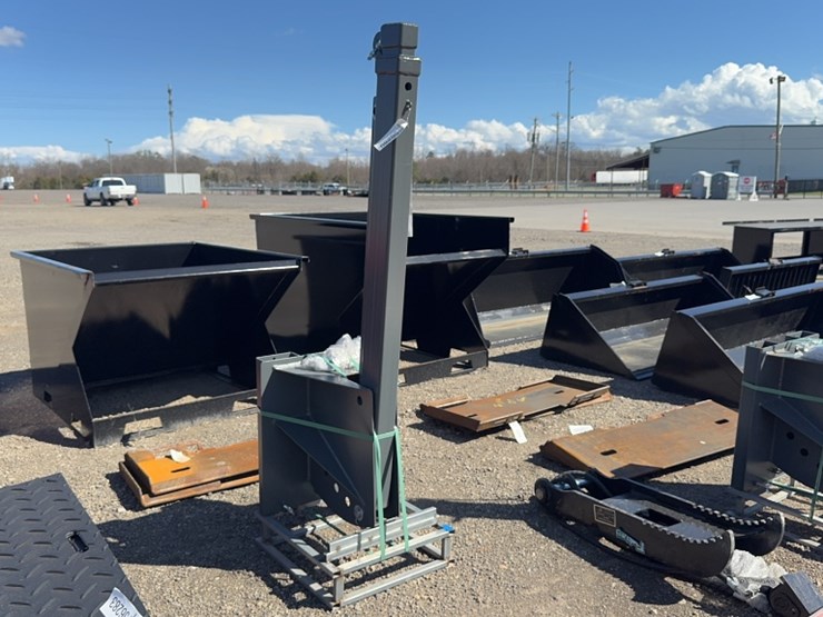 #1052-•-forklift-telescoping-boom-pole-image-1