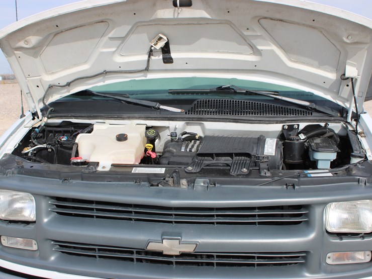 2001-chevrolet-express-3500-image-36
