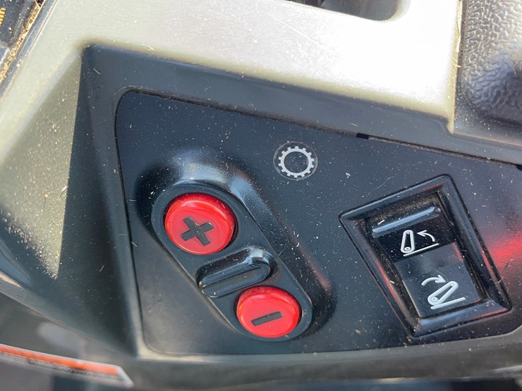 2016-kubota-m6-131-image-65