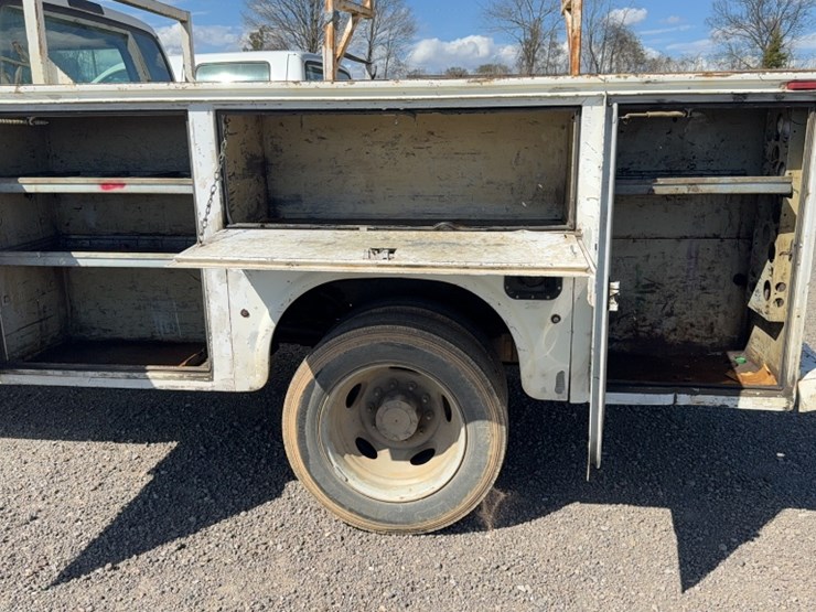 2006-ford-f450-image-17