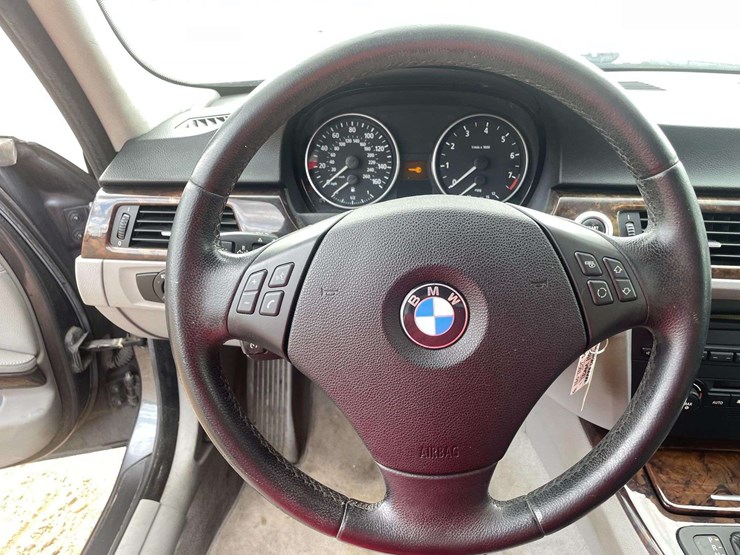 2006-bmw-325i-4-door-sedan-(178,642-miles)-image-12