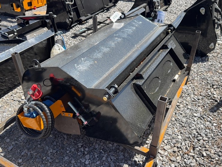 #6079-•-future-45"-dingo-sweeper-image-3