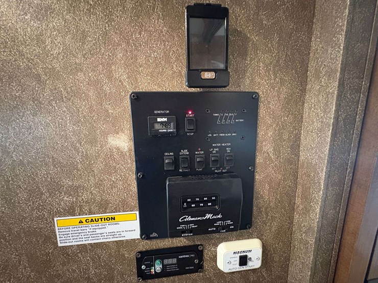 2014-ford-f-53-motorhome-image-30