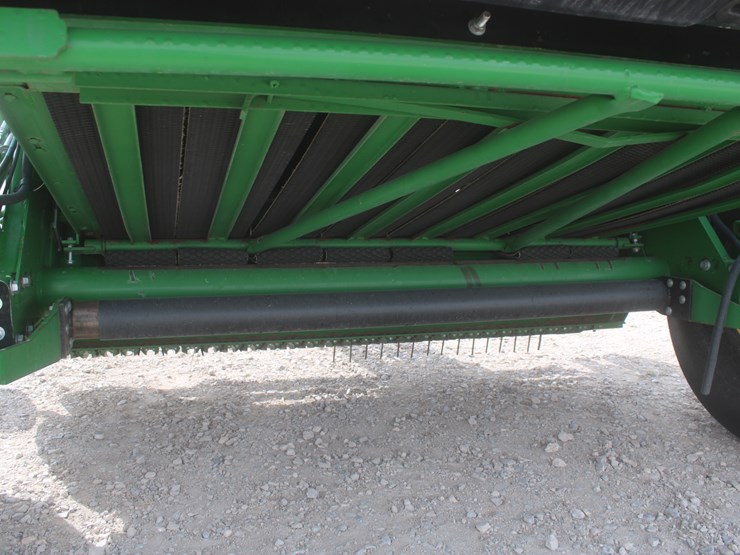 john-deere-560m-image-26