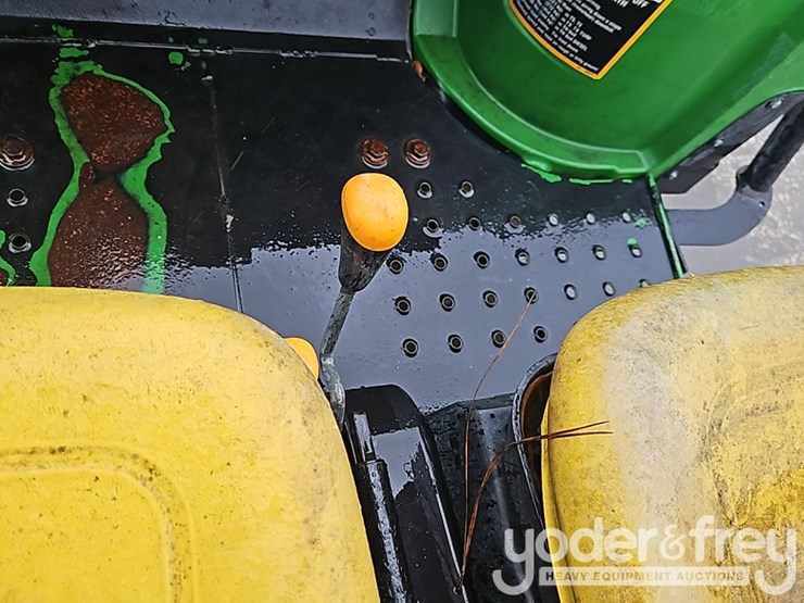 2016-john-deere-gator-image-18