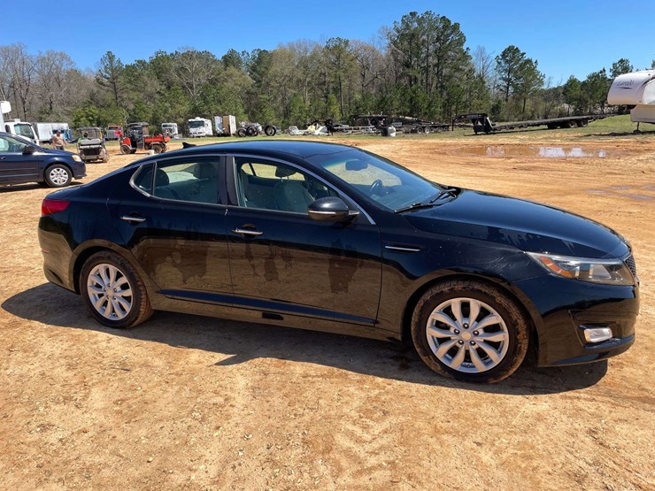 2015-kia-optima-4-door-sedan-(87,692-miles)-image-4