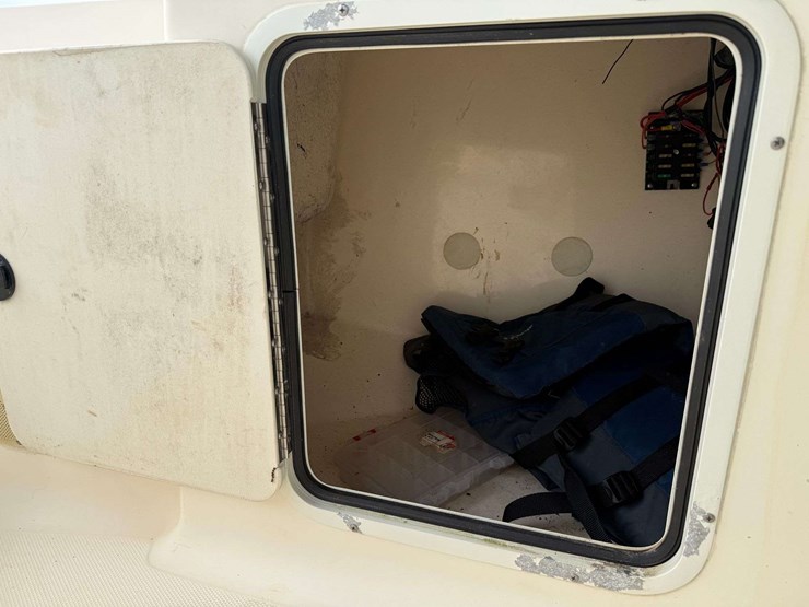 2003-sea-hunt-escape-200d-bay-boat-image-17