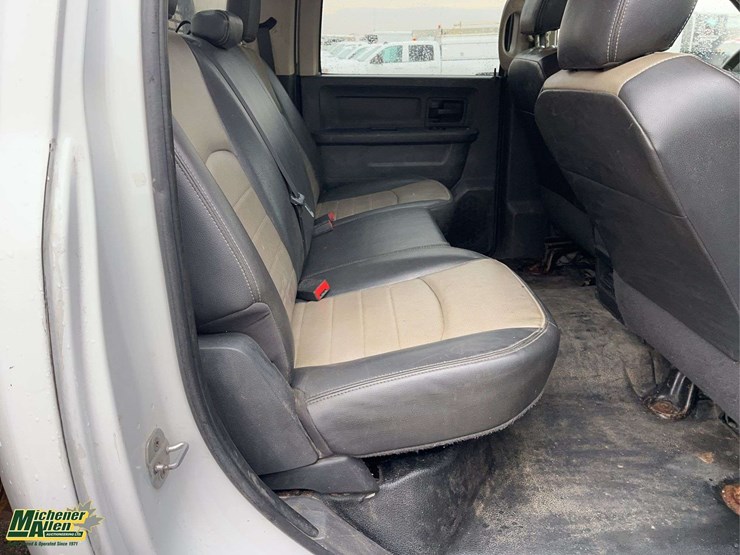 2011-dodge-3500-image-13