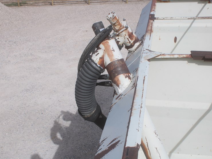 #1054-•-prairie-built-double-hopper-seed-tender-image-25