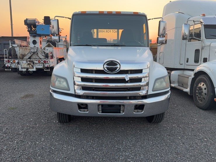 2016-hino-258-image-2