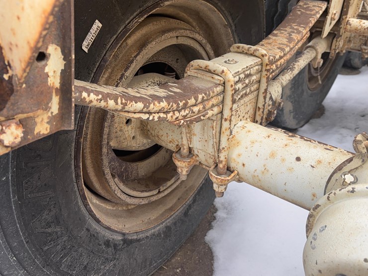 2011-dakota-gravel-trailer-image-11