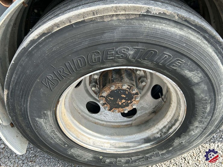 2013-ud-ud3300-s/a-garbage-truck-image-11