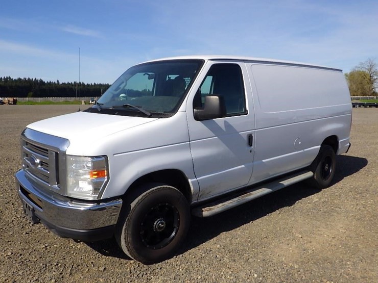 2013-ford-cargo-image-1