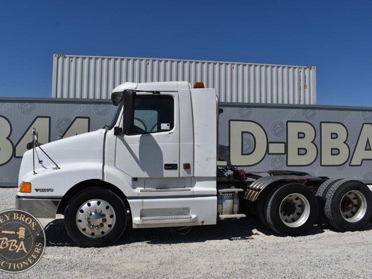 1999-volvo-vnl64t300-image-4