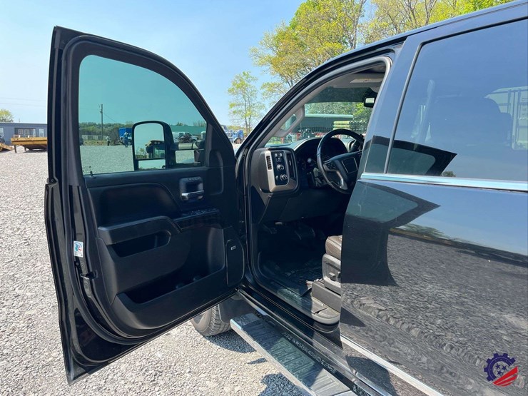 2015-gmc-3500-image-70