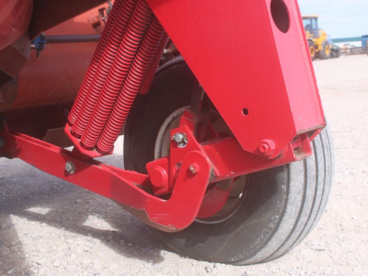 hesston-1170-image-32