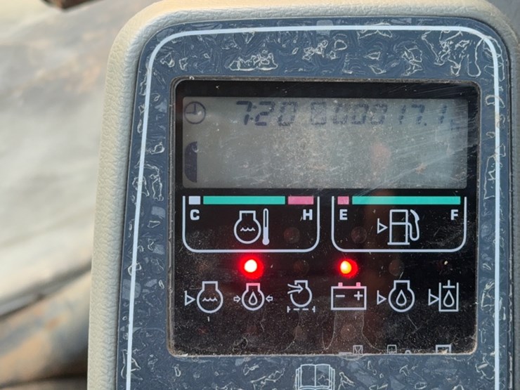 komatsu-pc220-lc-image-18