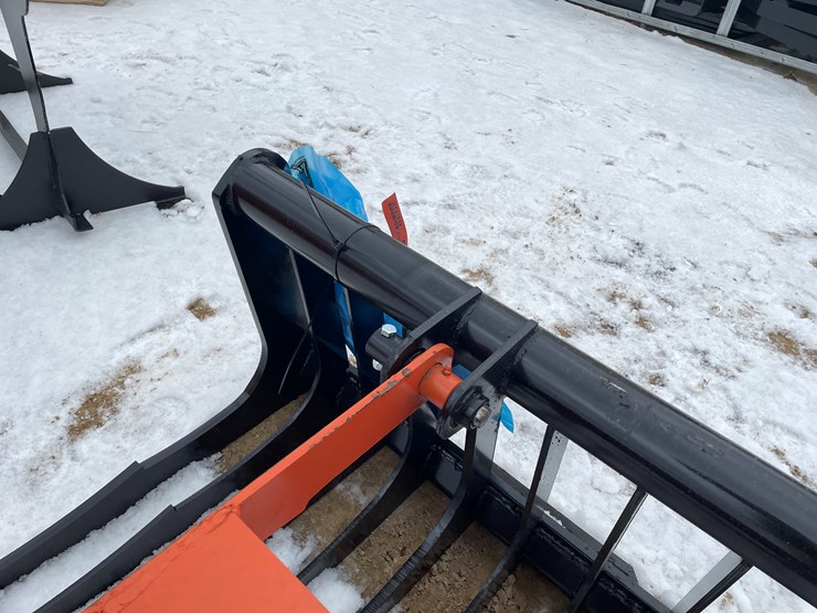 #2039-•-skid-steer-mount-skeleton-grapple-bucket-image-12