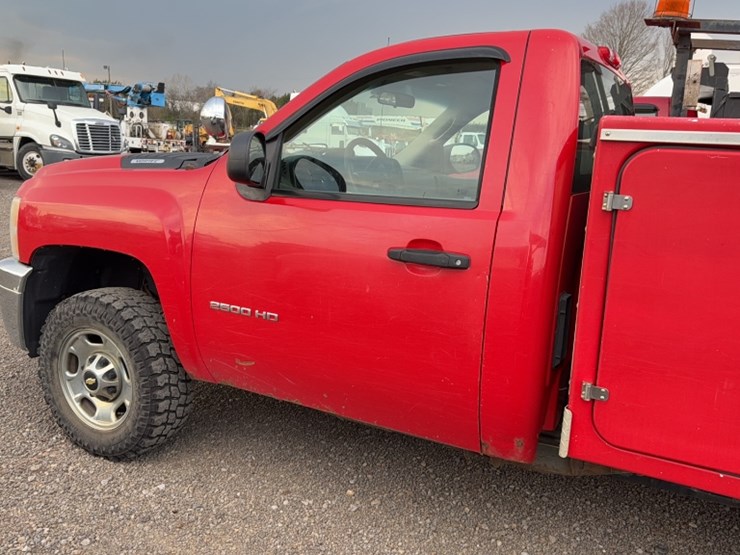 2011-chevrolet-2500-image-13