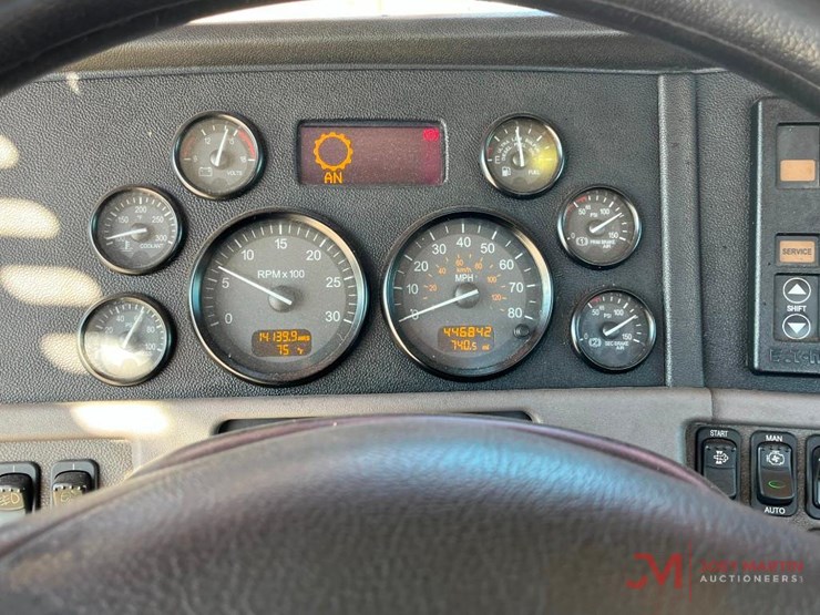 2016-peterbilt-365-image-7