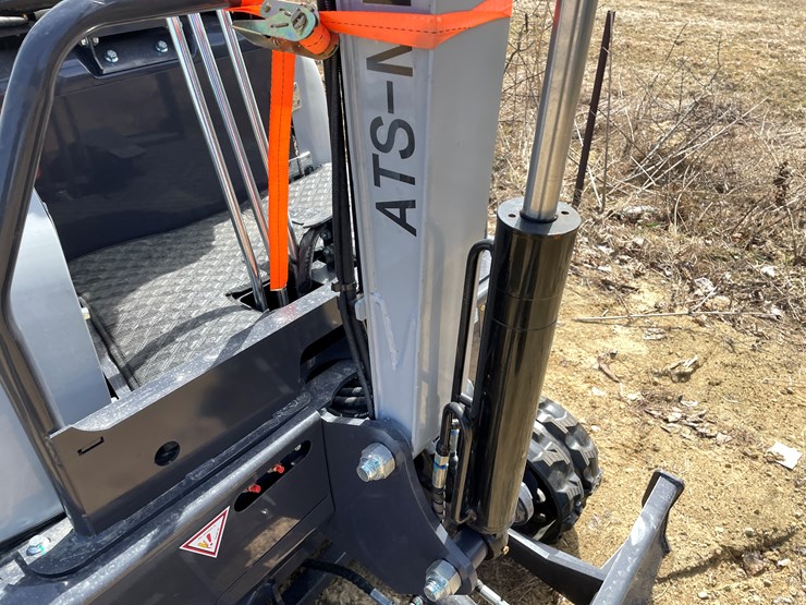 #902-•-new-land-hero-rt15r-mini-excavator-image-27