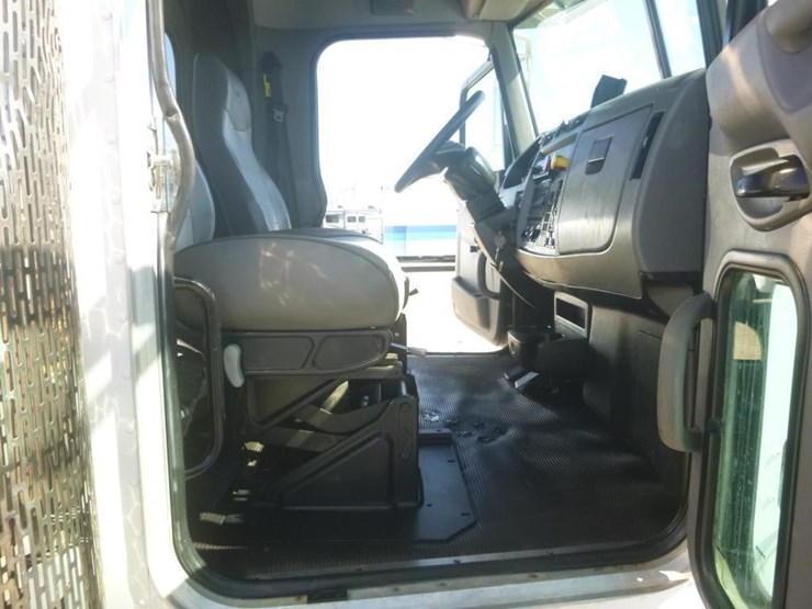 2013-bobcat-225-image-28