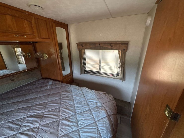 2004-ford-"daybreak"-motorhome-image-30