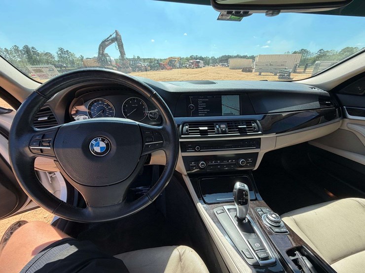2011-bmw-528i-4-door-sedan-(178,025-miles)-image-10