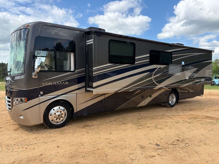 2014-ford-f-53-motorhome-image-1