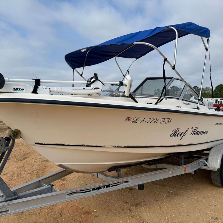 2003 Sea Hunt Escape 200D Bay Boat