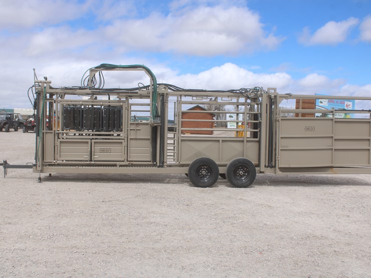 #1083-•-new-circle-t-portable-complete-cattle-processing-system-image-12