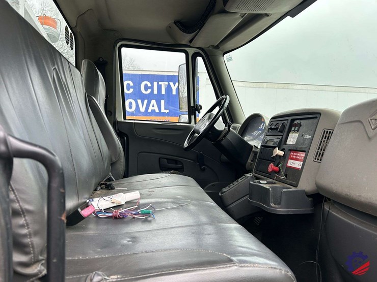 2009-international-7400-image-52