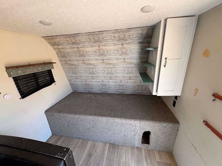 2021-keystone-hideout-travel-trailer-image-5