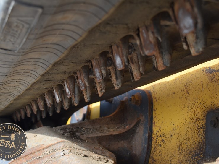 2021-deere-333g-image-24