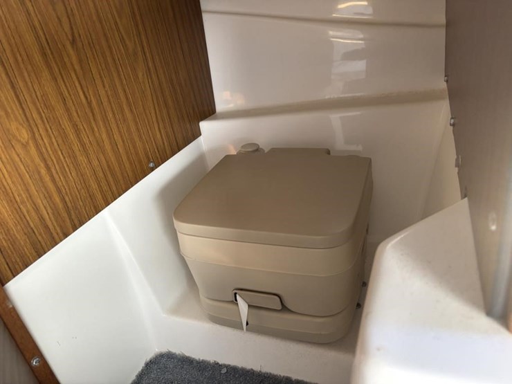 1995-unknown-trailer-image-19