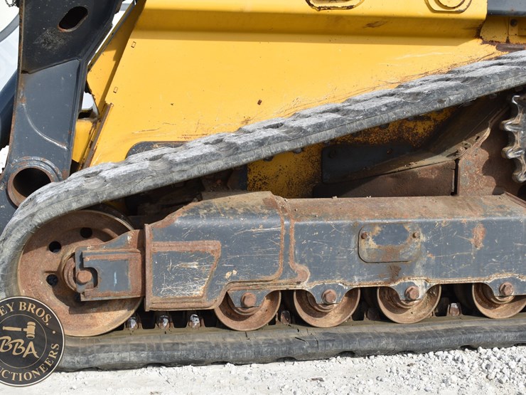 2021-deere-333g-image-23