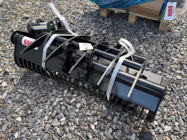 #6005-•-mini-excavator-attatchment-package-image-1