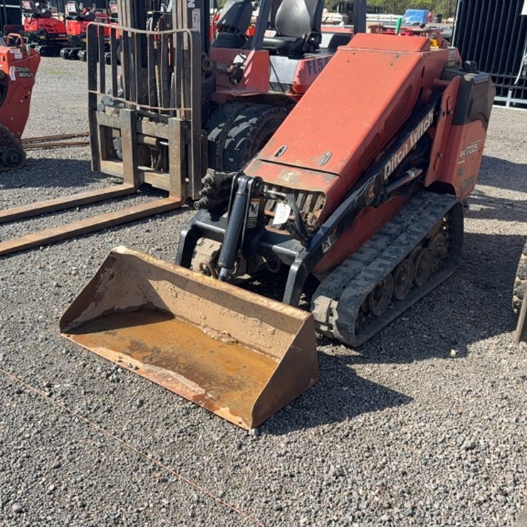 DITCH WITCH SK755