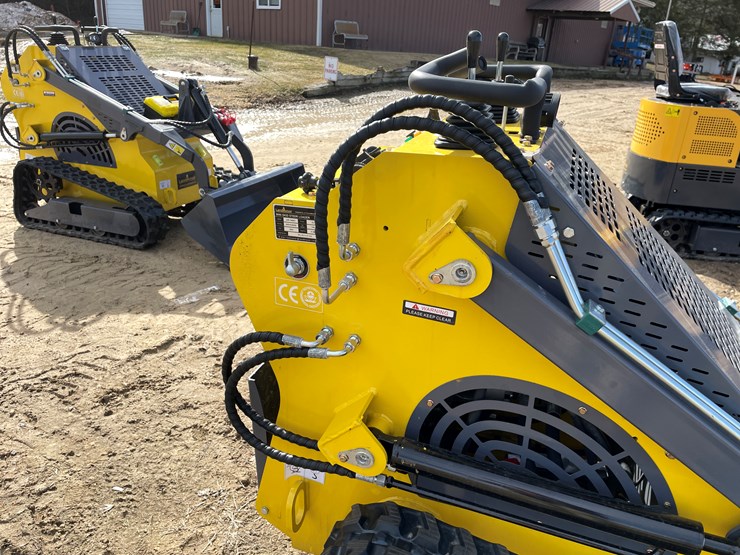 #213-•-landhonor-mini-skid-steer-loader-image-14