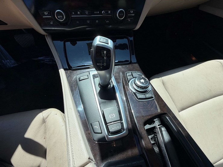 2011-bmw-528i-4-door-sedan-(178,025-miles)-image-11