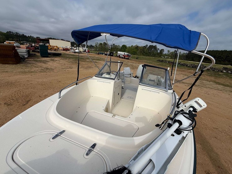 2003-sea-hunt-escape-200d-bay-boat-image-9