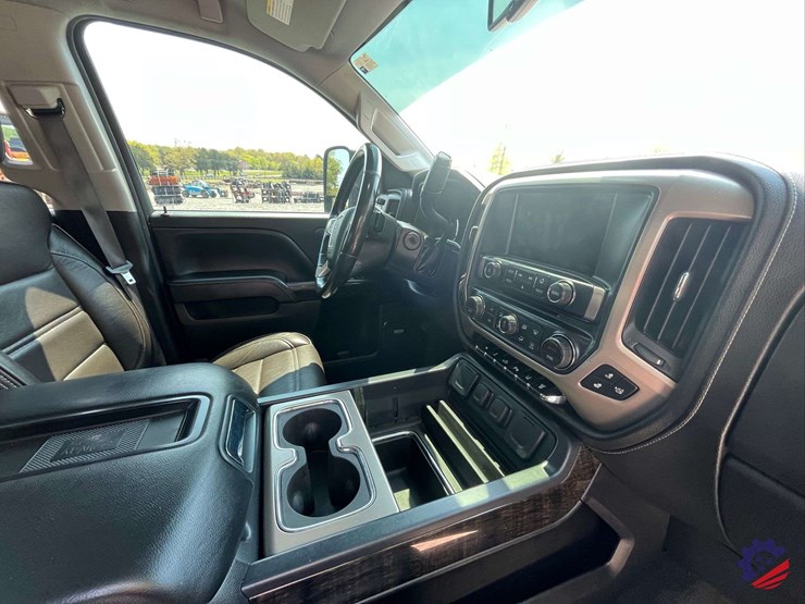 2015-gmc-3500-image-62