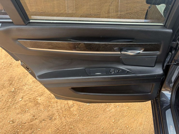 2012-bmw-7-series-4-door-sedan-(143,184-miles)-image-15