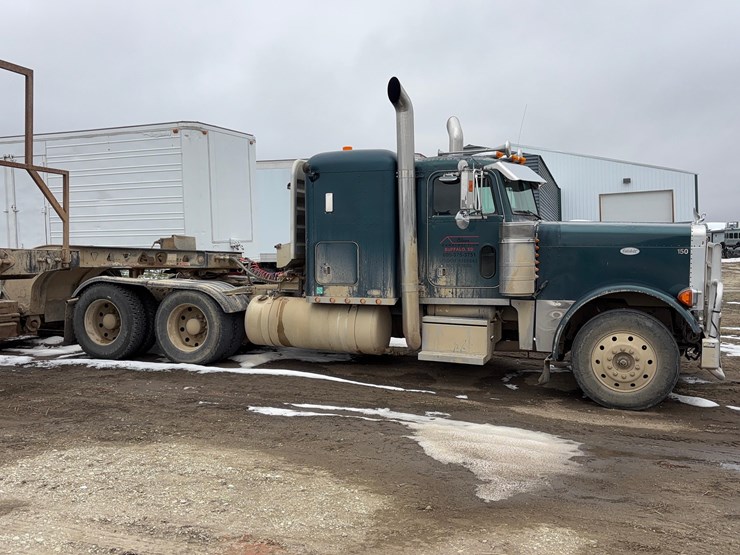 1997-peterbilt-379-sleeper-image-4